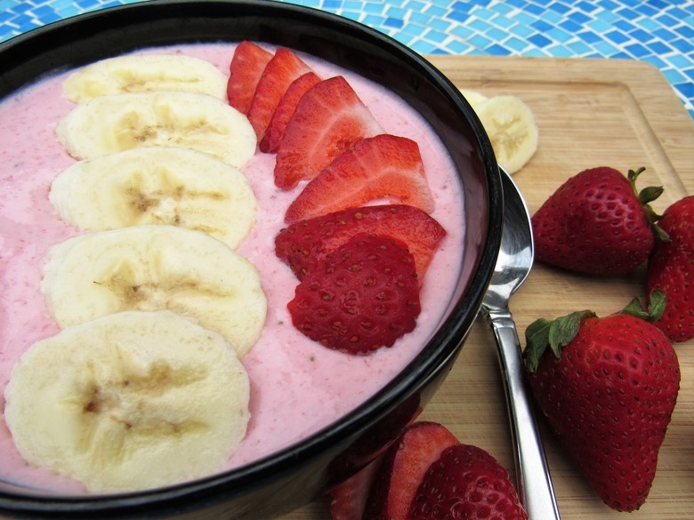 strawberry banana greek yogurt